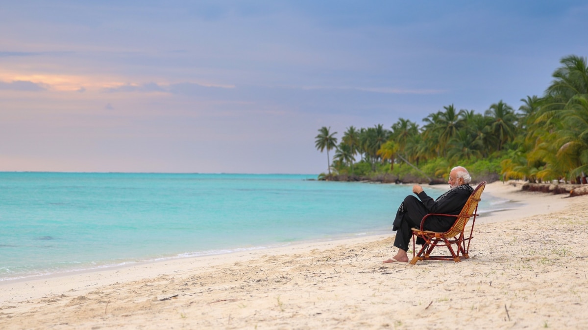 प्रधानमंत्री ने लक्षद्वीप में मॉर्निंग वॉक की