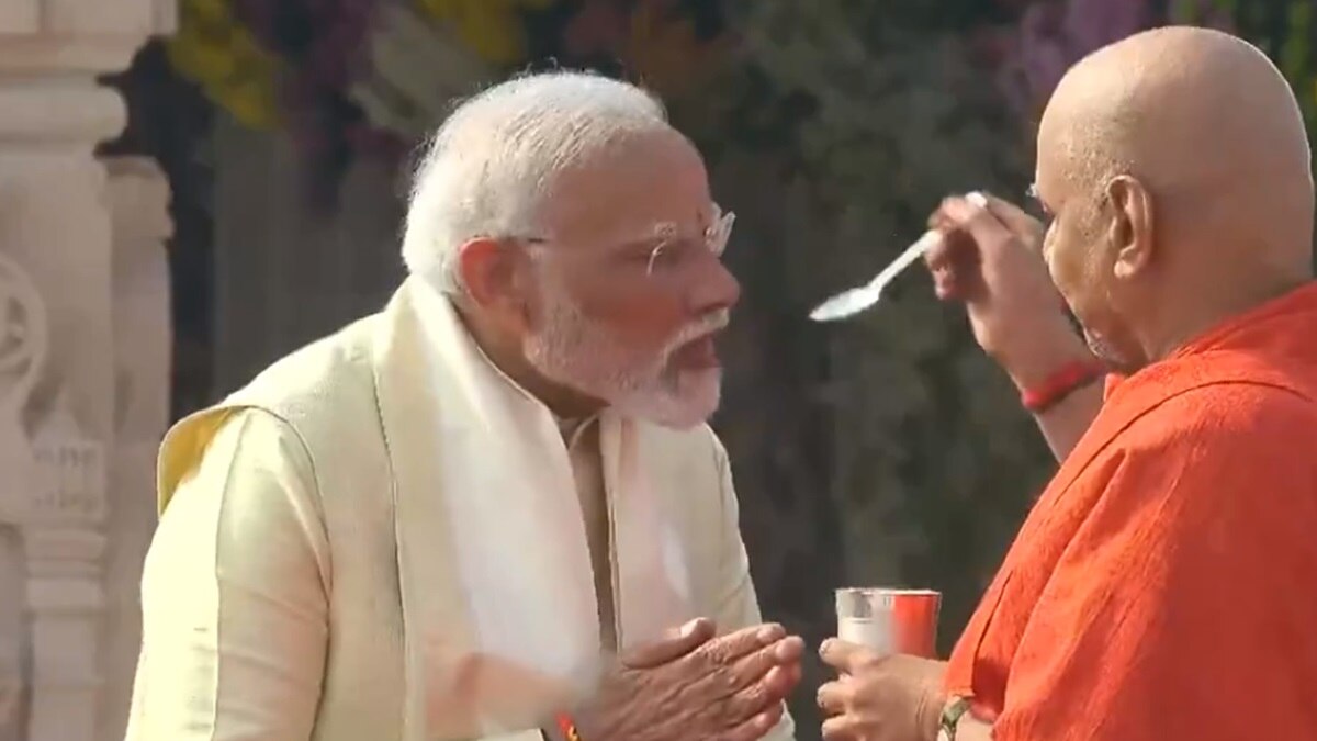 PM Modi completes his fast