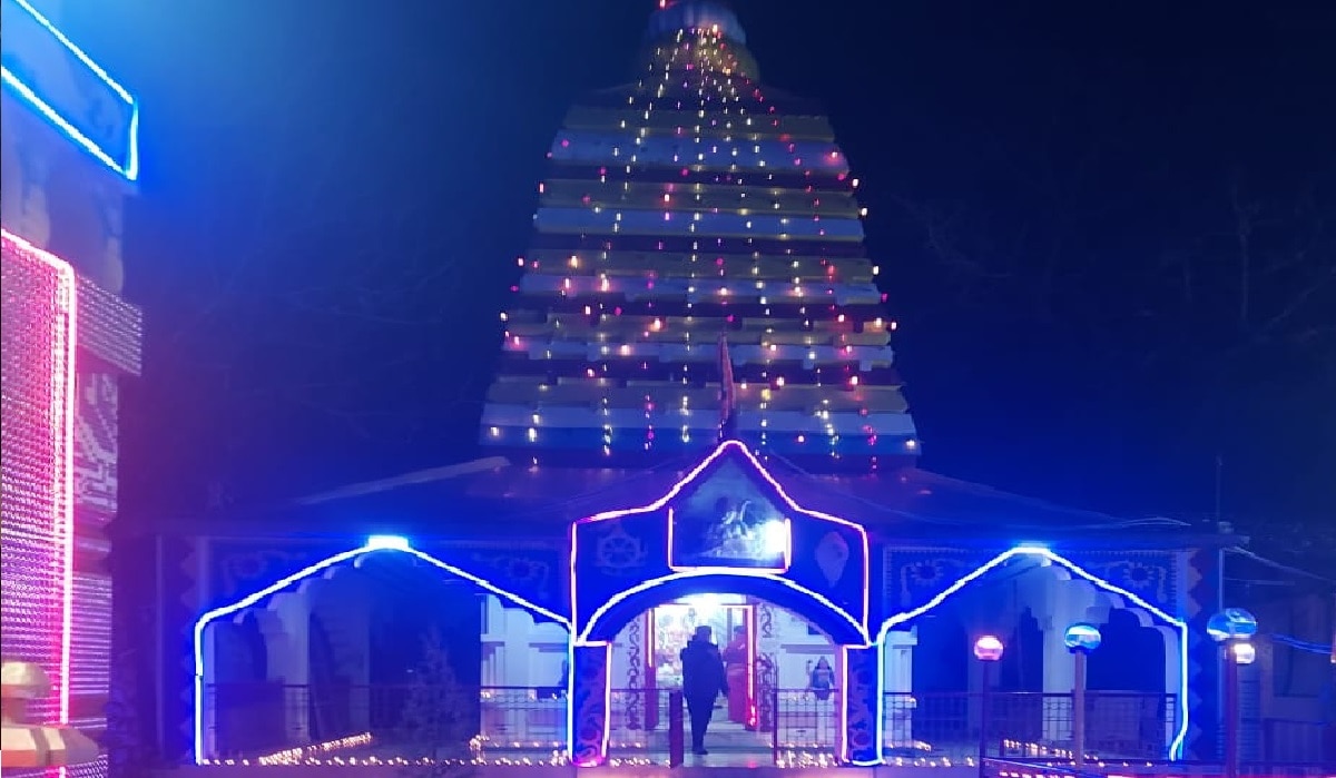 कश्मीर के मंदिर में दीपोत्सव.