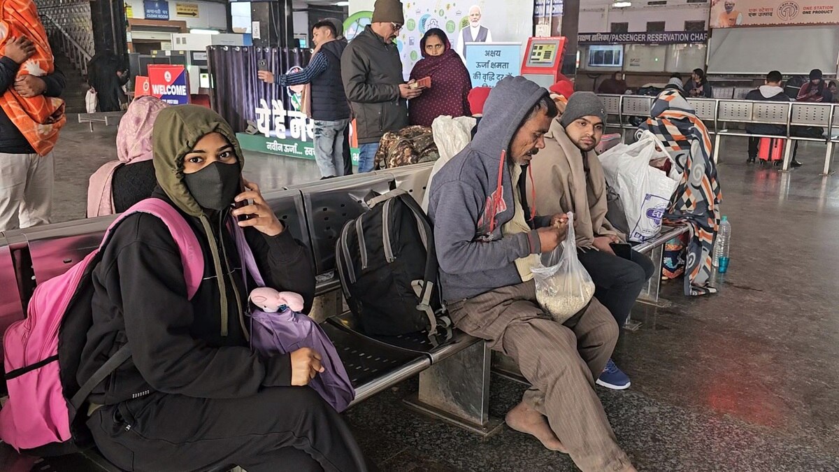 Trains late due to fog in india