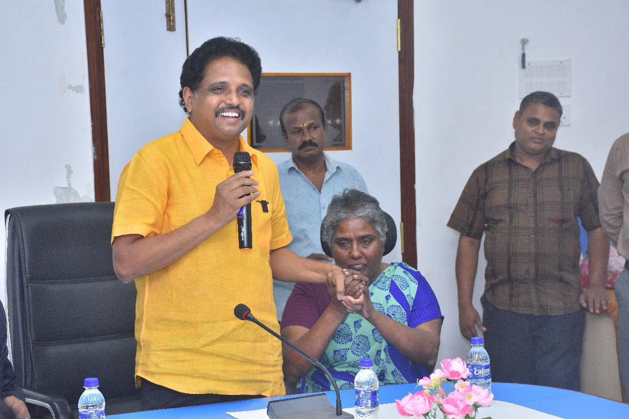 Woman donated crores worth land for school 2