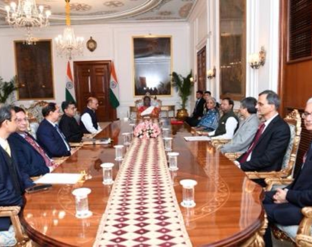 पूरी टीम का हुआ प्रेसिडेंट संग फोटोसेशन