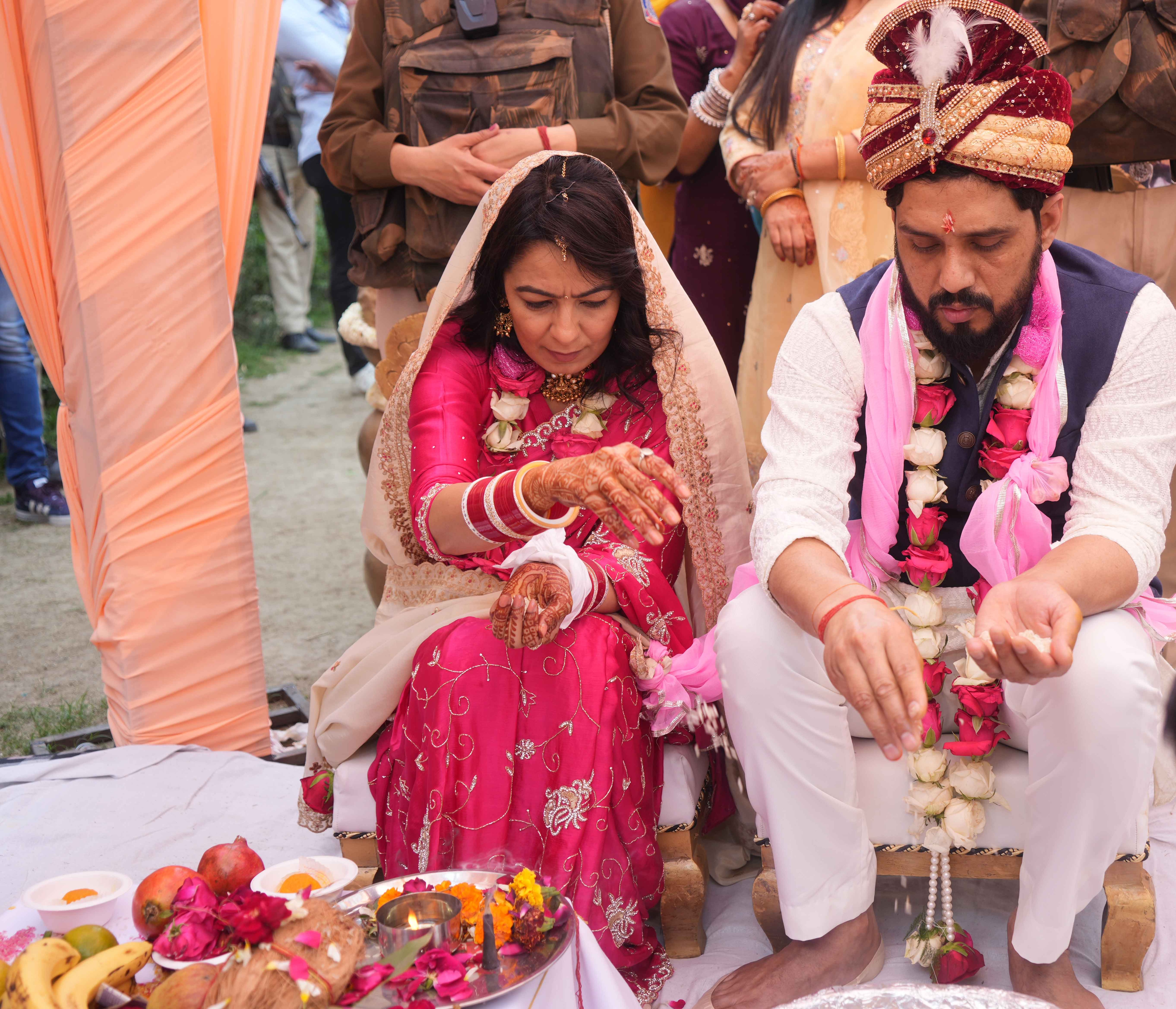 जयमाल से लेकर 7 फेरे तक... गैंगस्टर और लेडी डॉन की शादी की 10 अनदेखी तस्वीरें