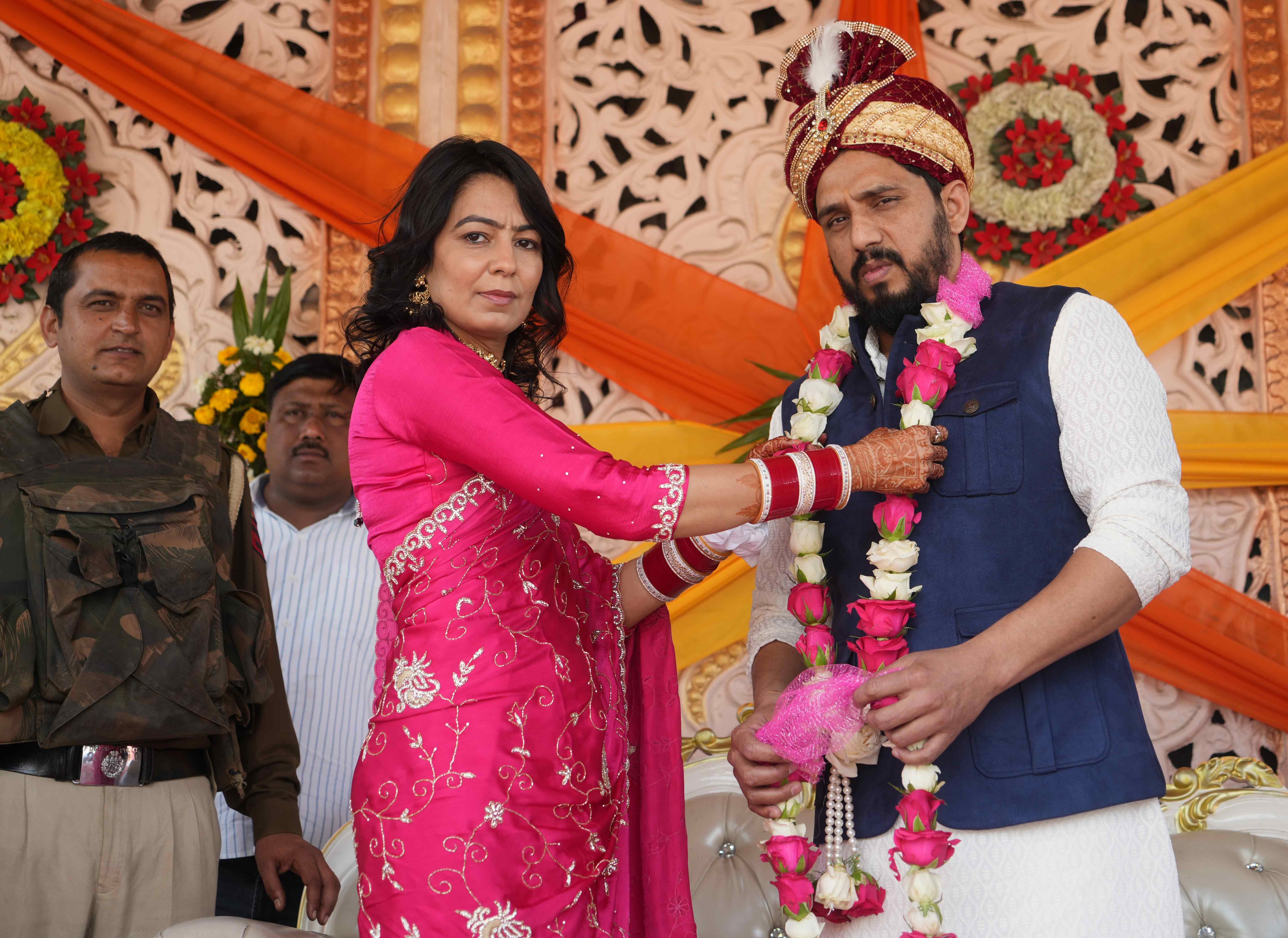 जयमाल से लेकर 7 फेरे तक... गैंगस्टर और लेडी डॉन की शादी की 10 अनदेखी तस्वीरें