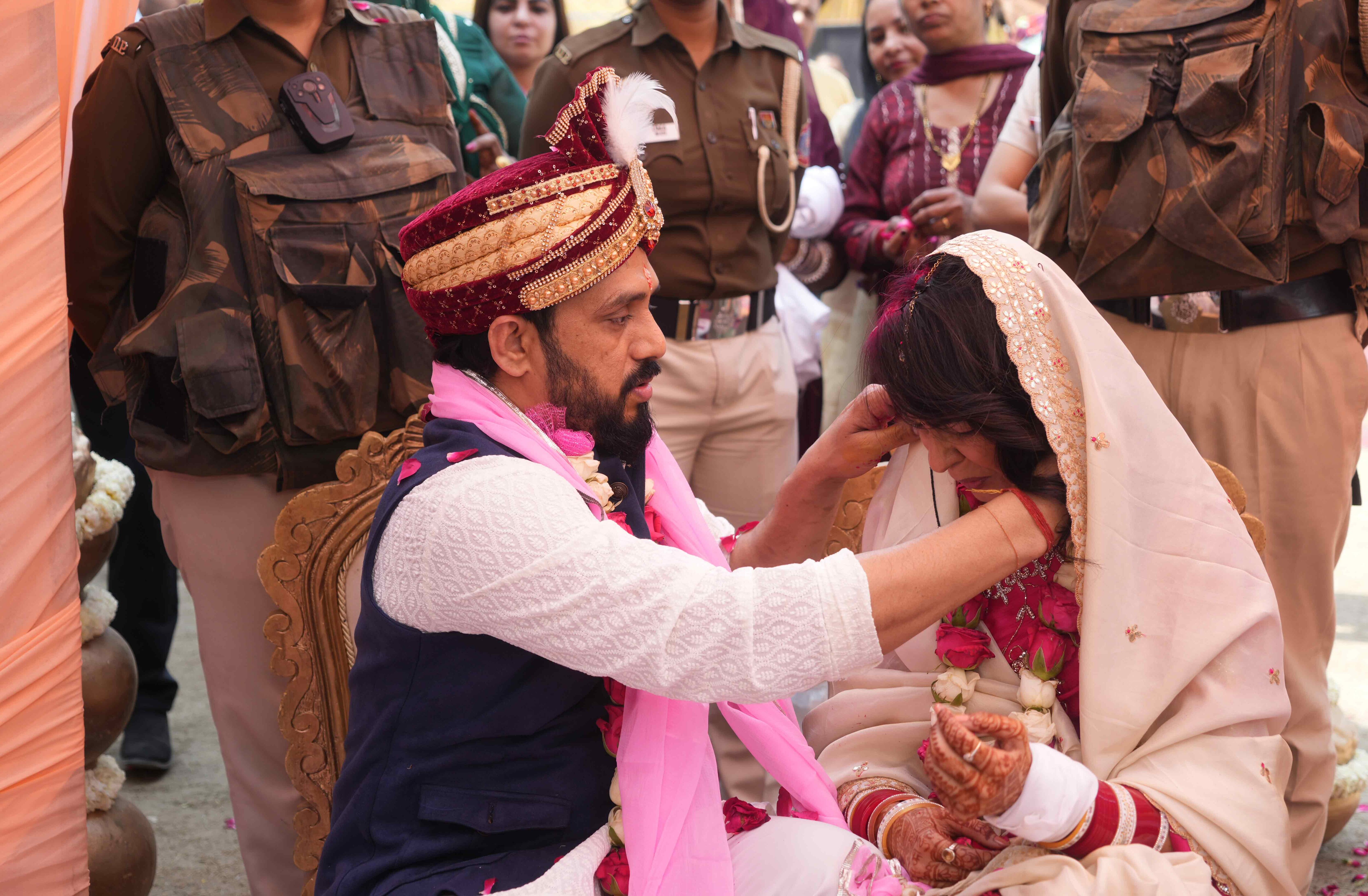 जयमाल से लेकर 7 फेरे तक... गैंगस्टर और लेडी डॉन की शादी की 10 अनदेखी तस्वीरें