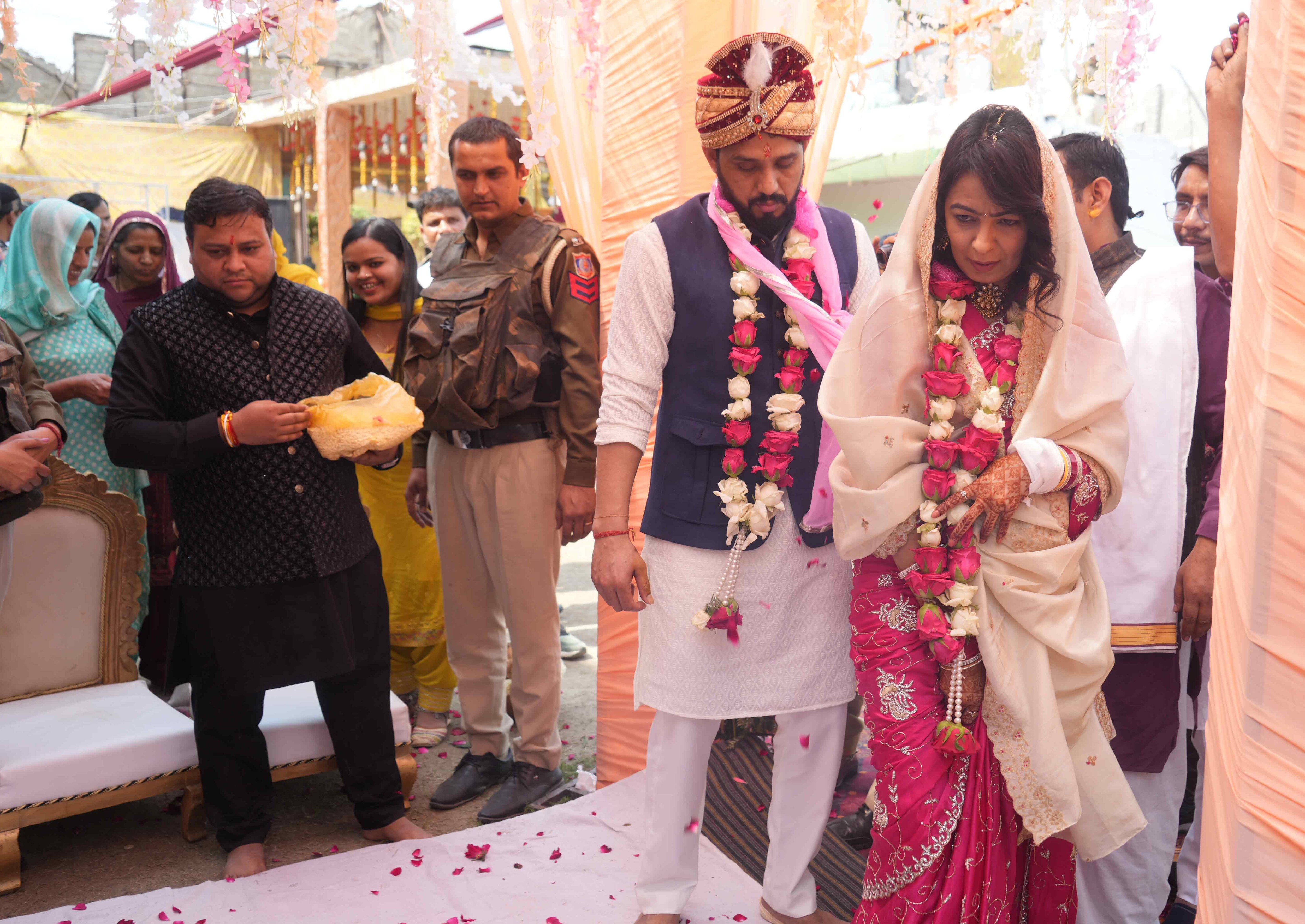 जयमाल से लेकर 7 फेरे तक... गैंगस्टर और लेडी डॉन की शादी की 10 अनदेखी तस्वीरें