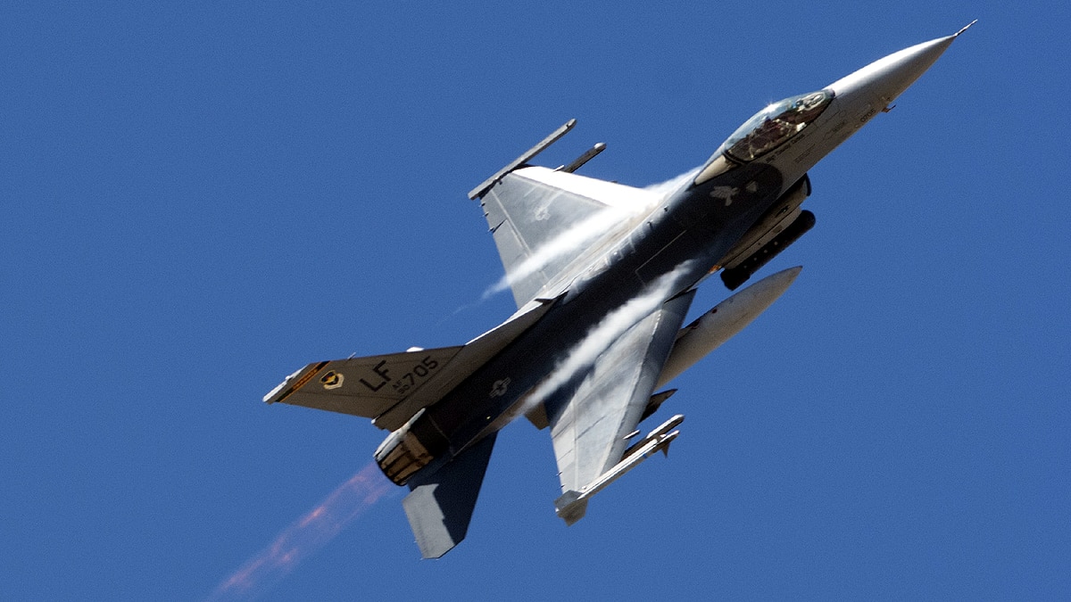 Unmanned F-16 fighter jet 