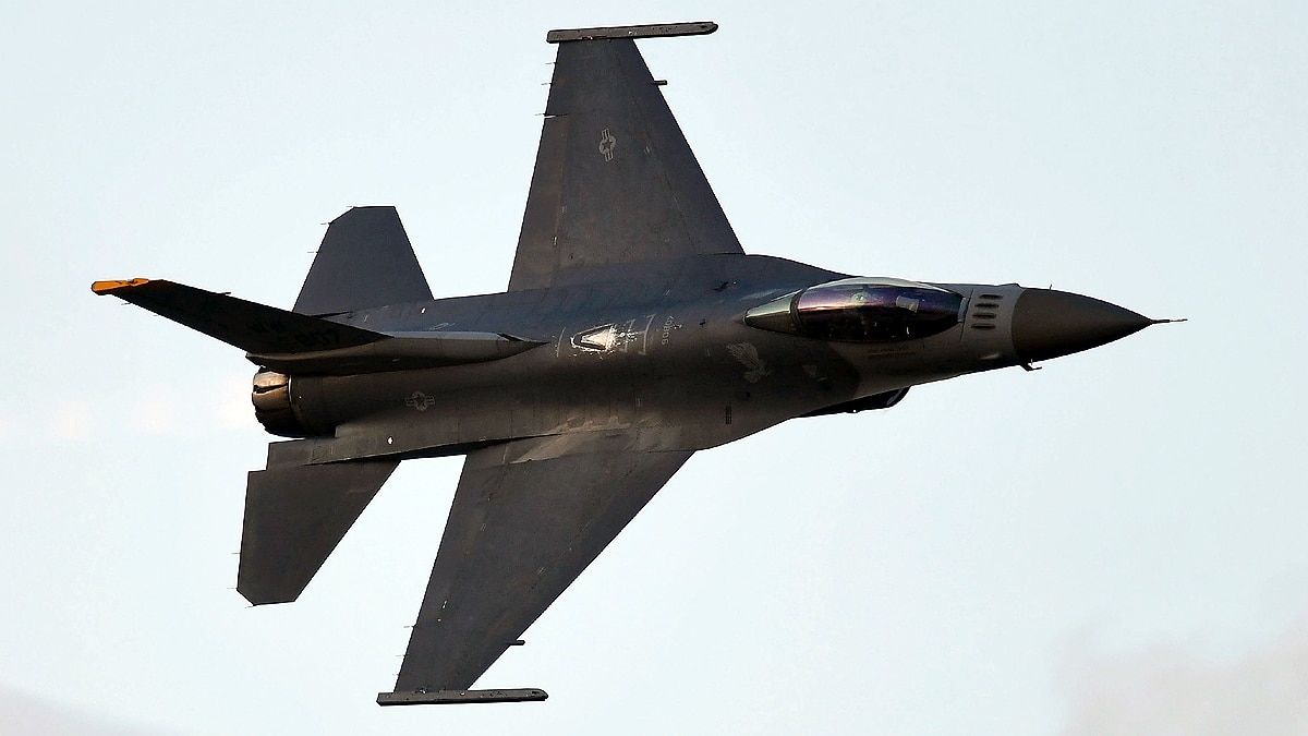 Unmanned F-16 fighter jet 