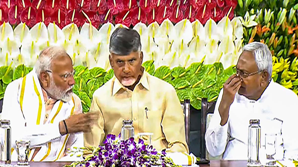 TDP chief N. Chandrababu Naidu and Bihar CM and JD(U) leader Nitish Kumar  NDA parliamentary party meeting