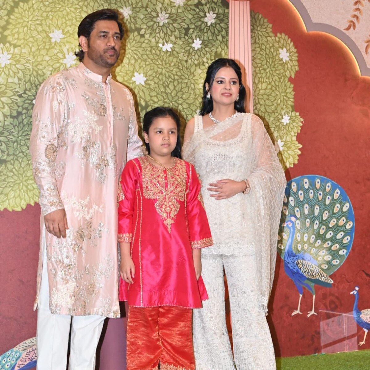 महेंद्र सिंह, जीवा धोनी, साक्षी धोनी 