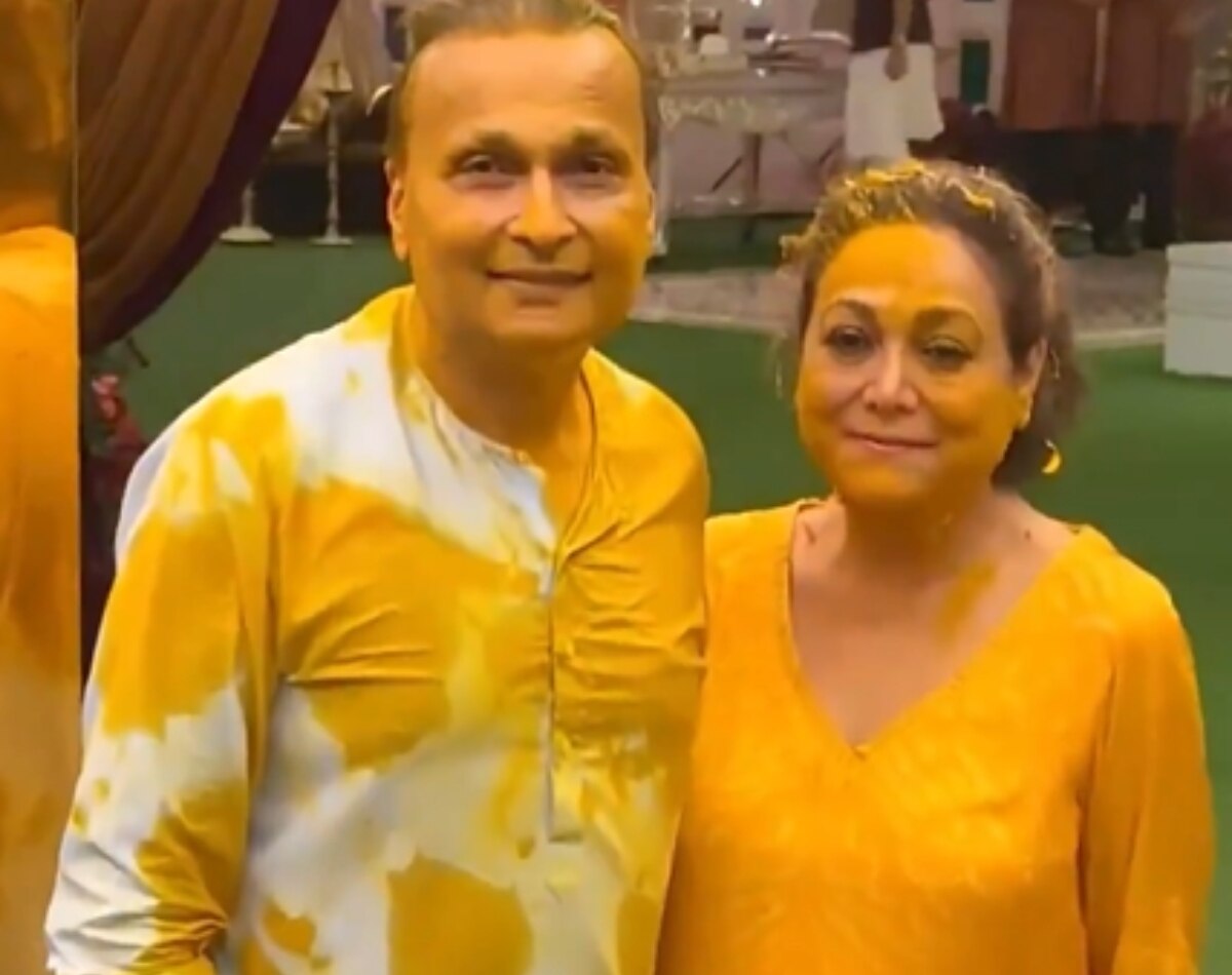 अनिल अंबानी पर चढ़ा हल्दी का रंग