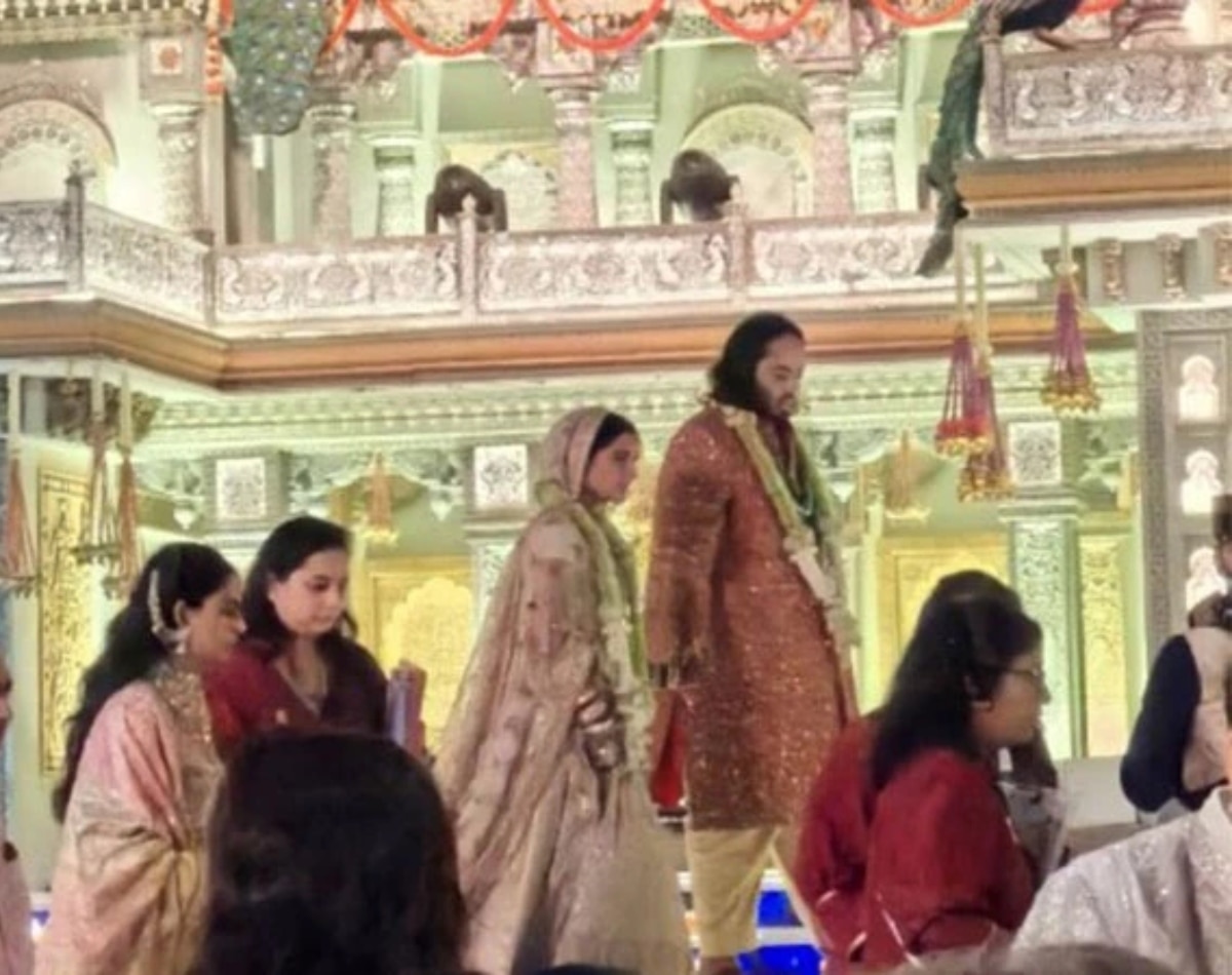 शुक्रवार को एक-दूजे के हो गए अनंत-राधिका