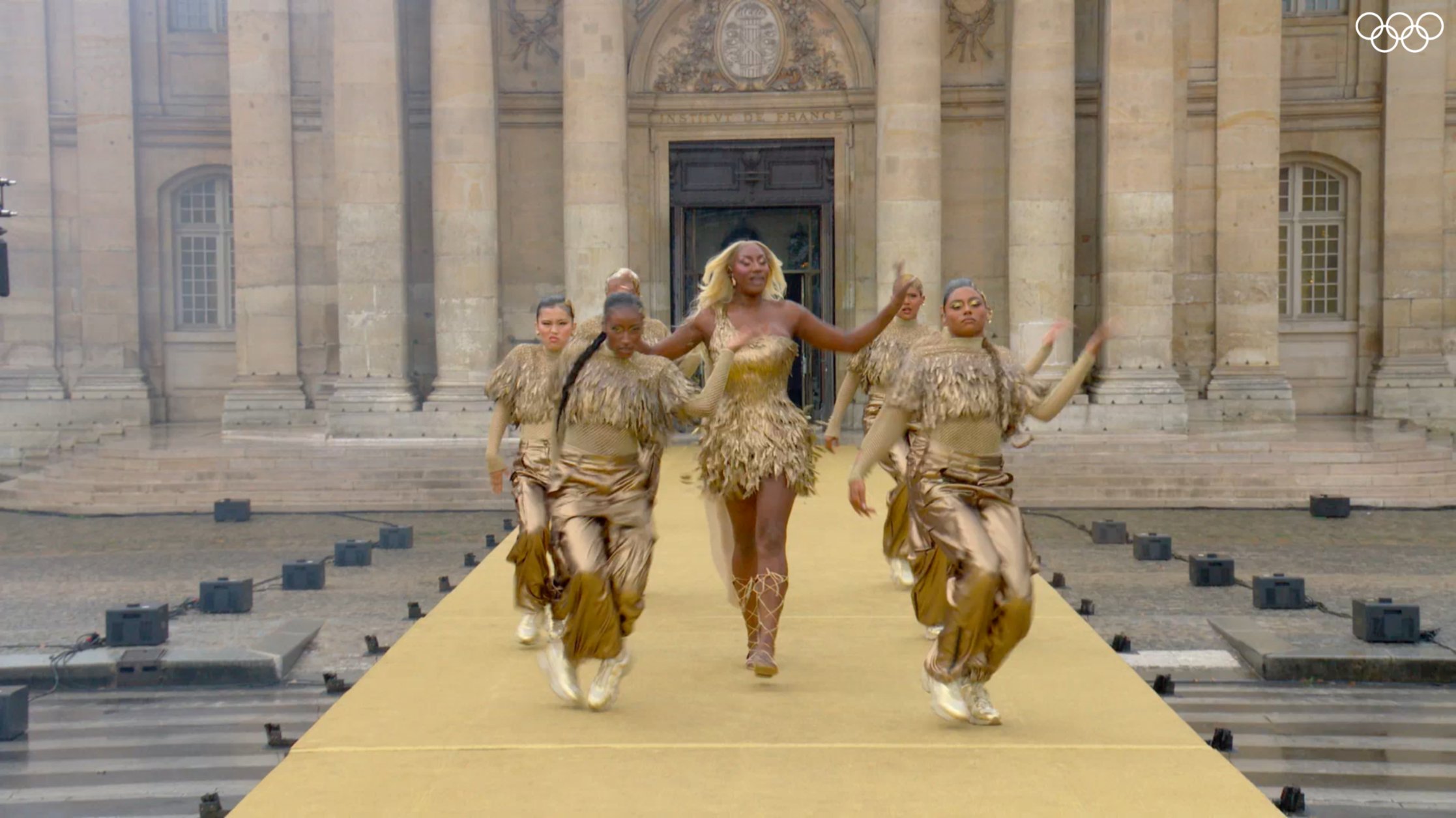 फ्रांस की पॉप स्टार आया नाकामुरा की दिलकश परफॉर्मेंस