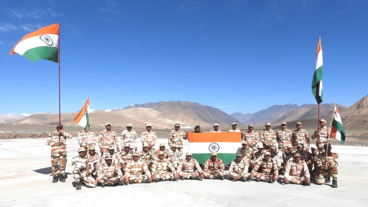 ITBP personnel hoist flag at 18000 feet in Ladakh