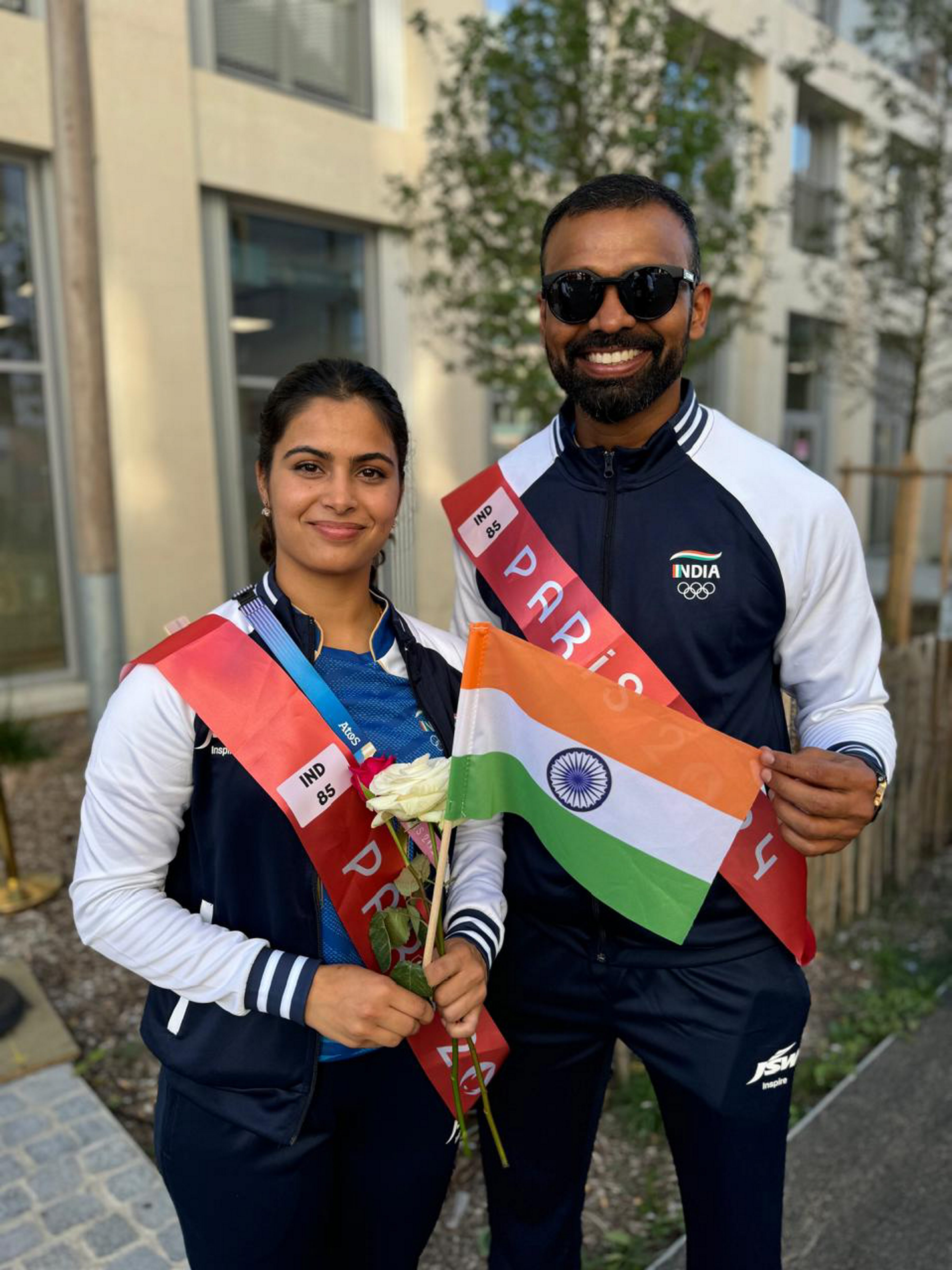 मनु भाकर और पीआर श्रीजेश 