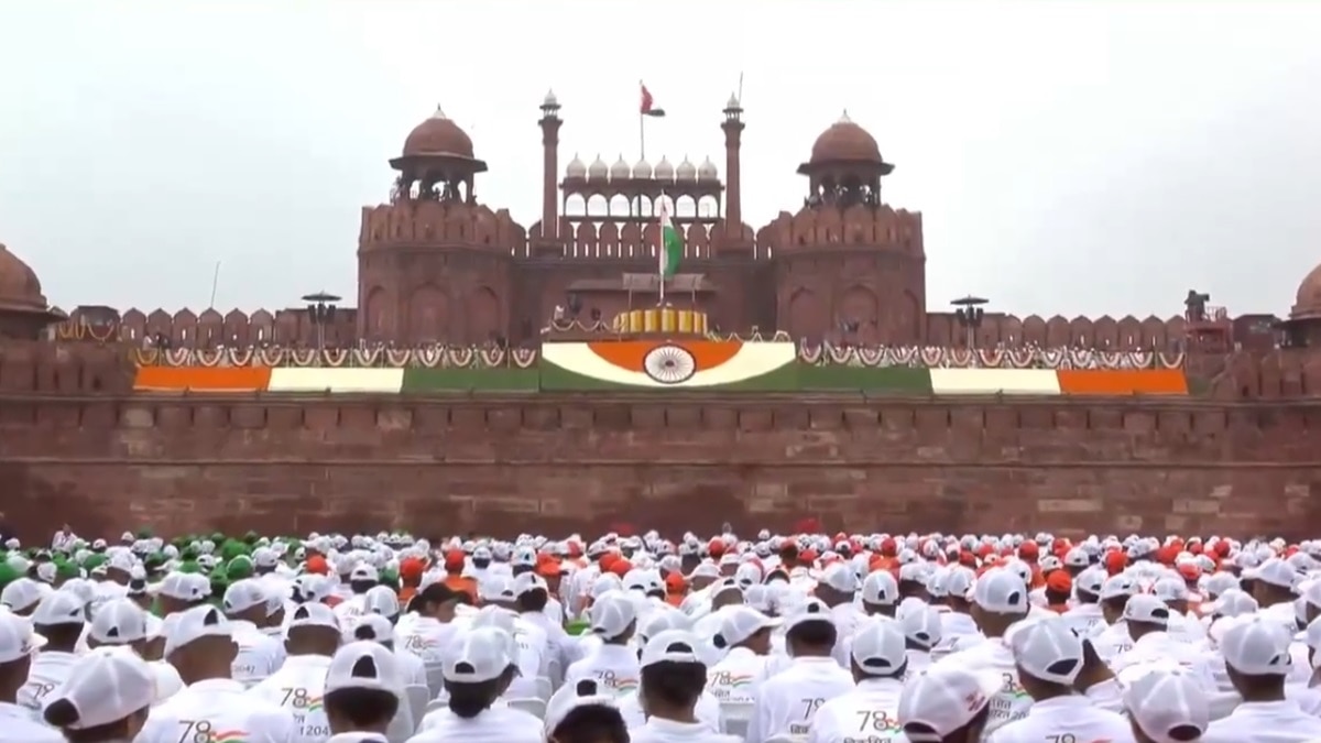 Flag hoist at Red Fort