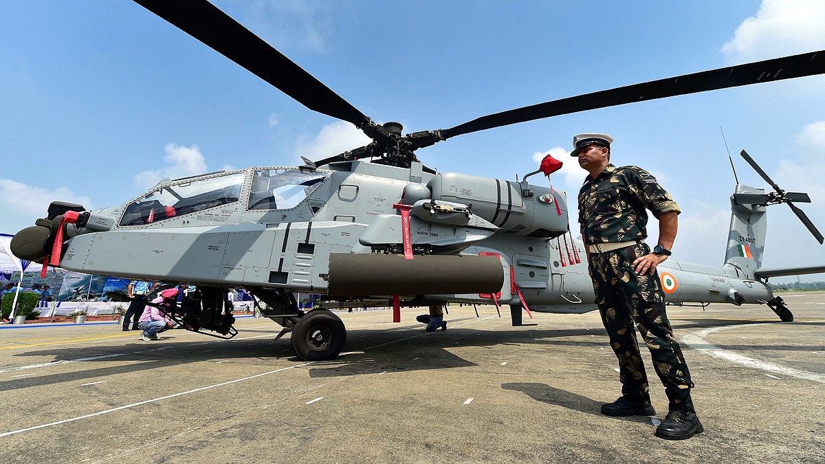 Apache Attack Helicopter 