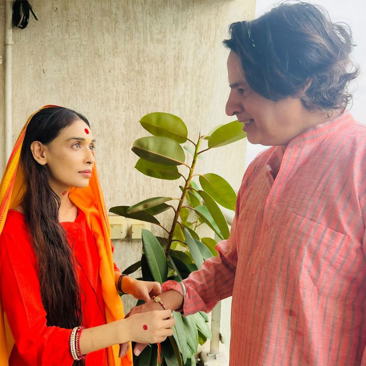 राहुल रॉय, प्रियंका रॉय 