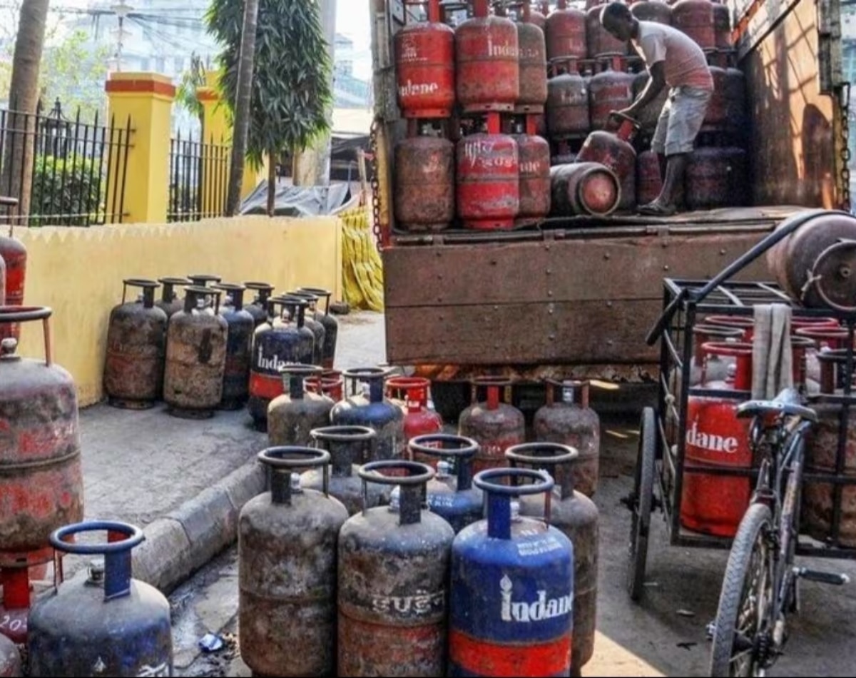 पहला बदलाव- LPG Cylinder हुआ महंगा 
