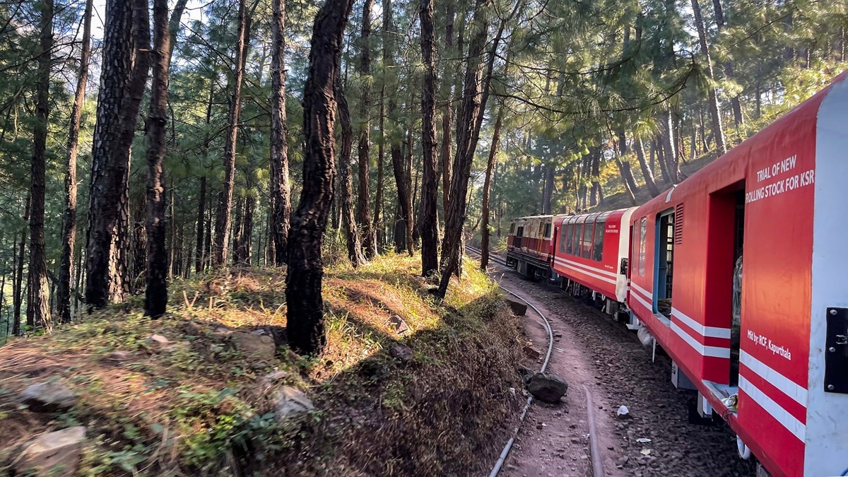 vistadome coach train