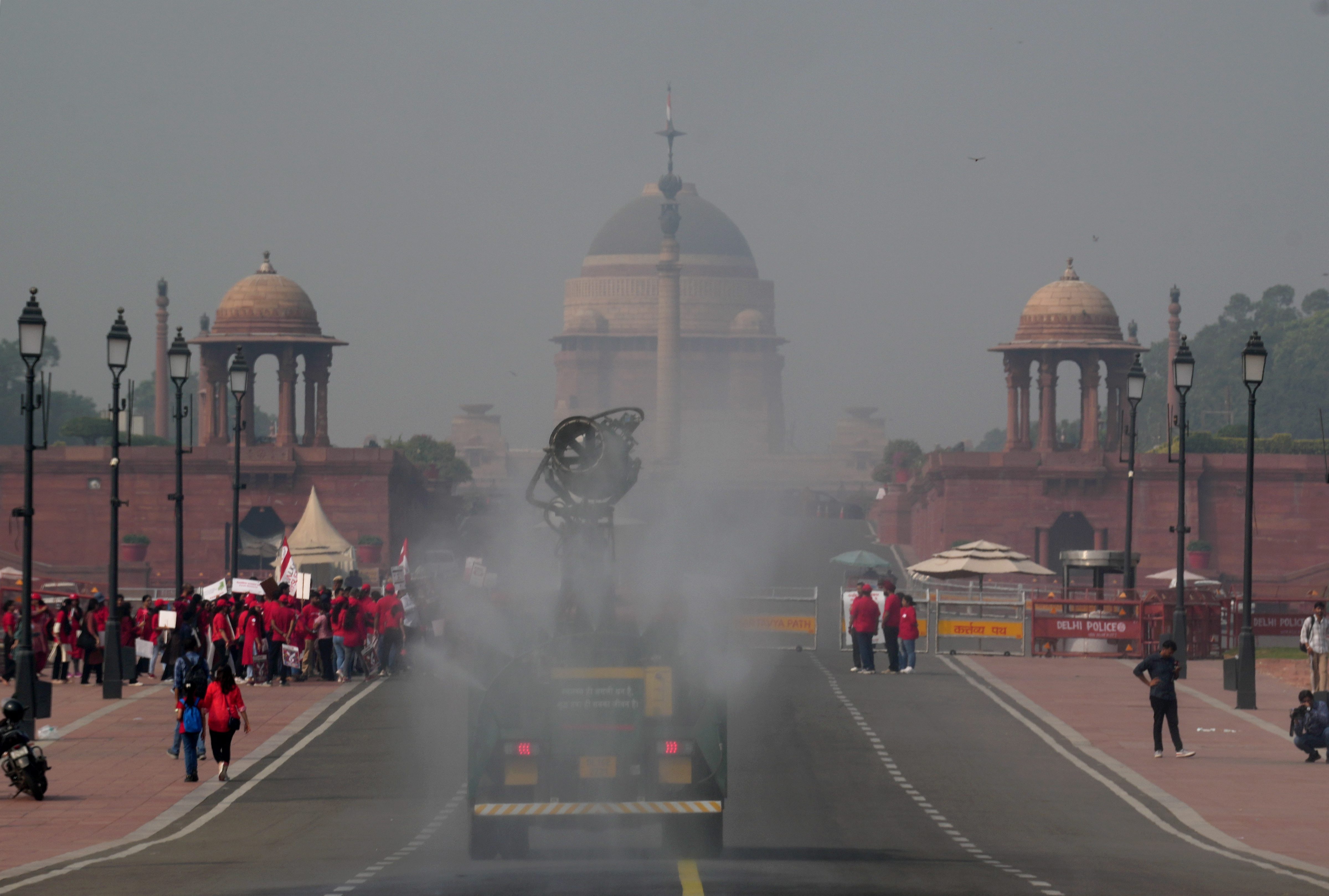 दिल्ली में अधिकतर जगहों का AQI 450 पार