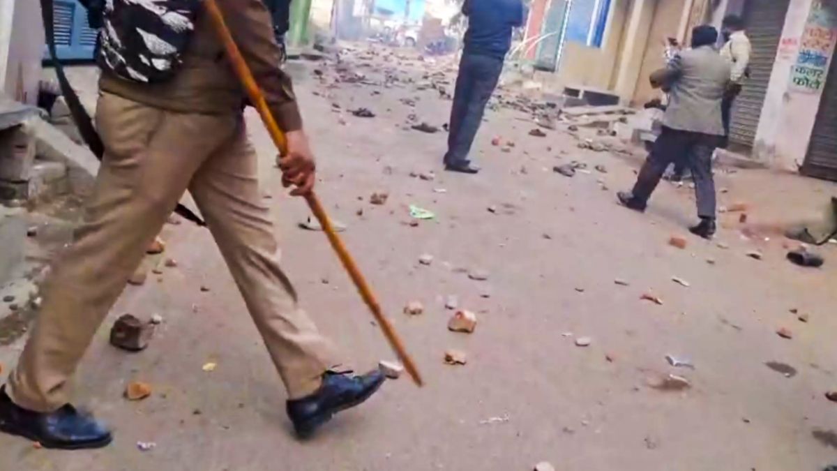 दो महिलाओं समेत गिरफ्तारी