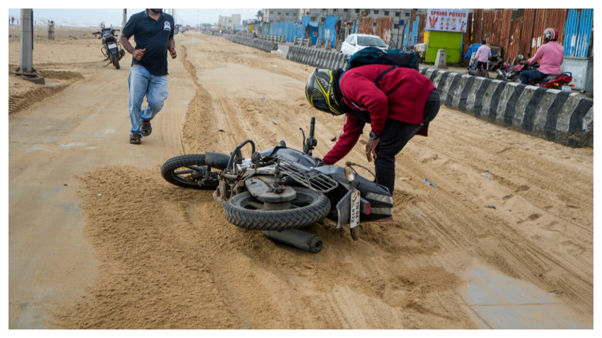 तूफान का असर