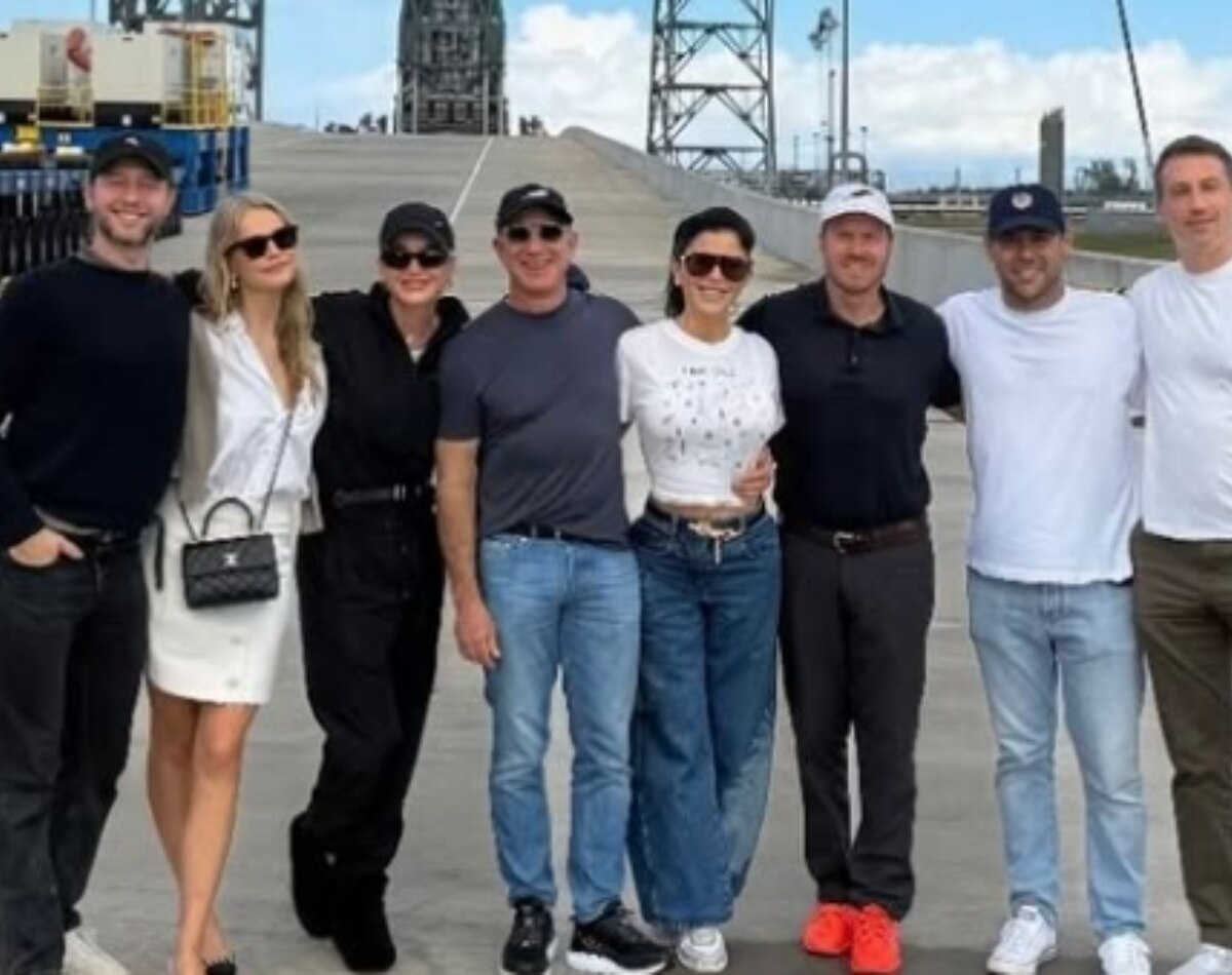 इंस्टा प्रोफाइल पर बेजोस संग तस्वीरें