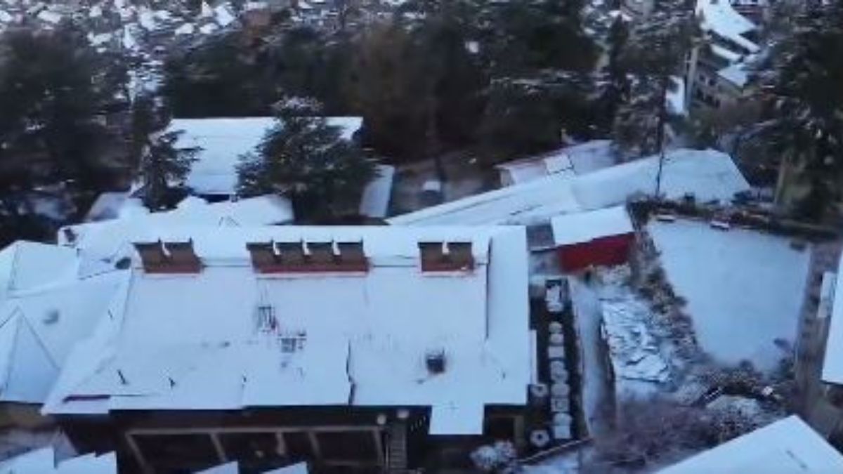 शिमला में बर्फबारी के दौरान तापमान में गिरावट दर्ज 