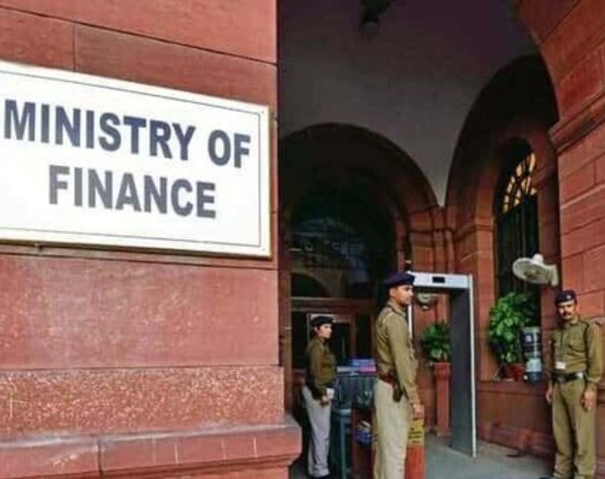 10 दिन कैद हो जाते हैं बजट बनाने वाले