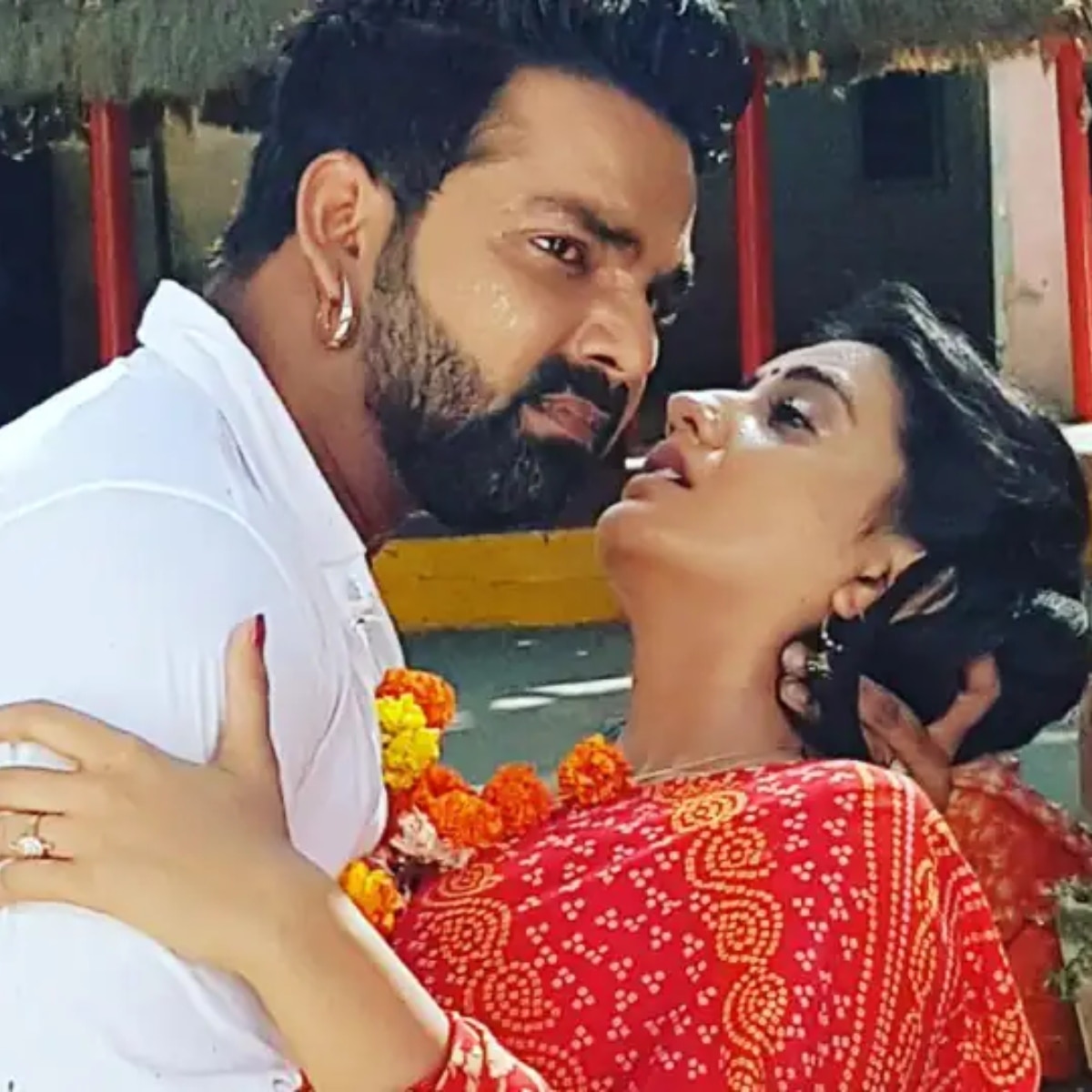 पवन सिंह, अक्षरा सिंह