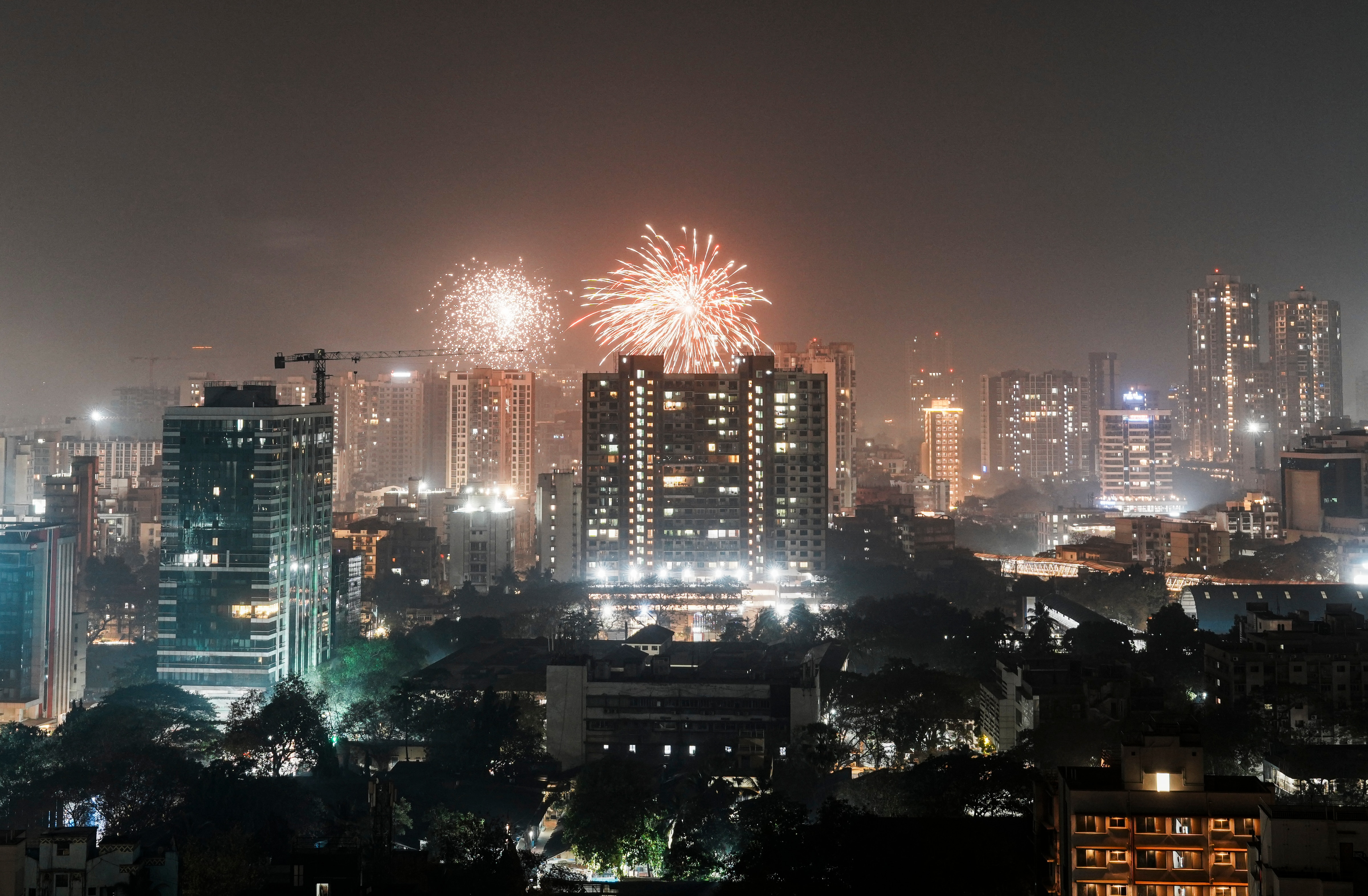 जमकर हुई आतिशबाजी