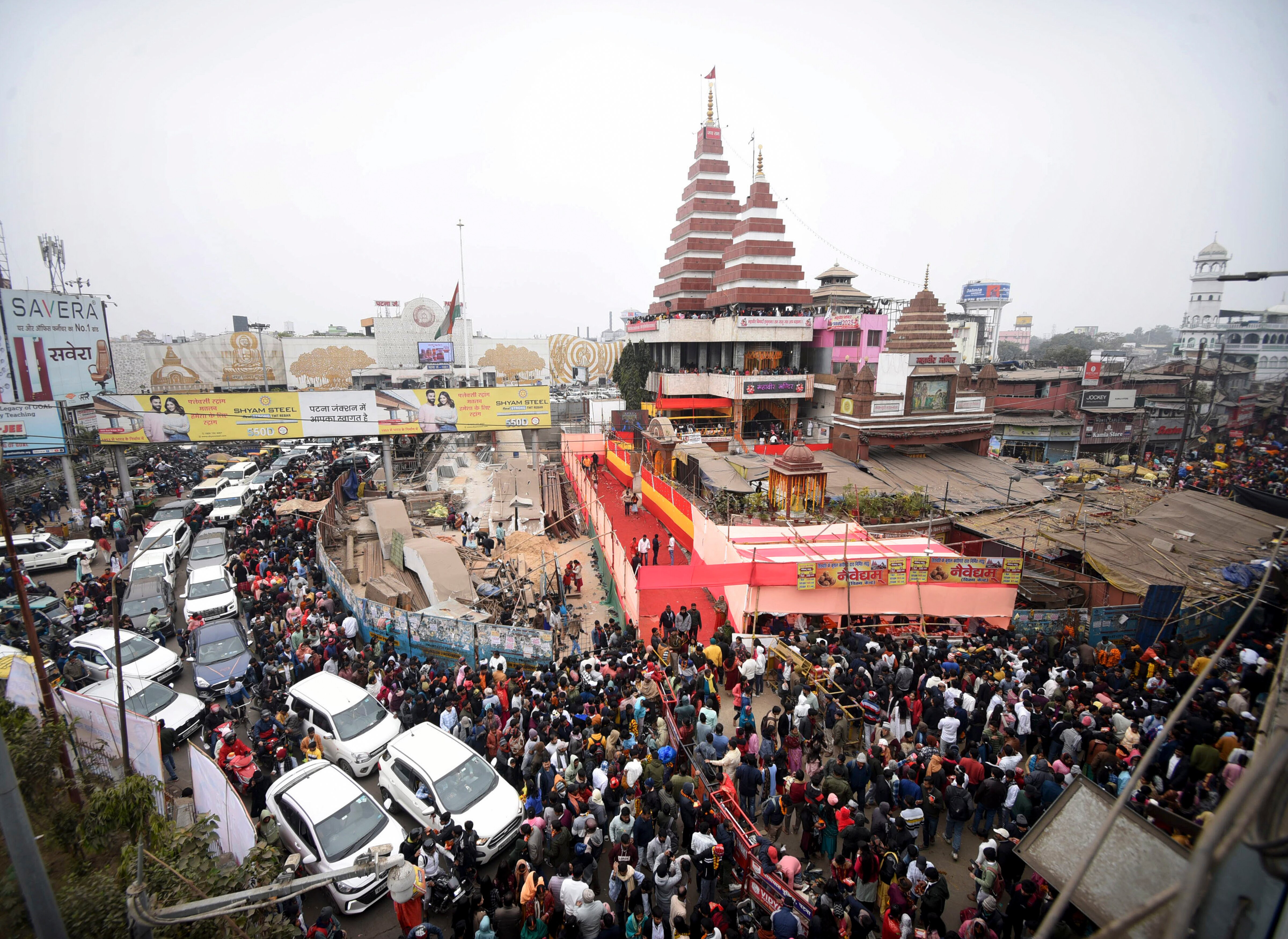 भक्तिभाव से पहले दिन की शुरुआत