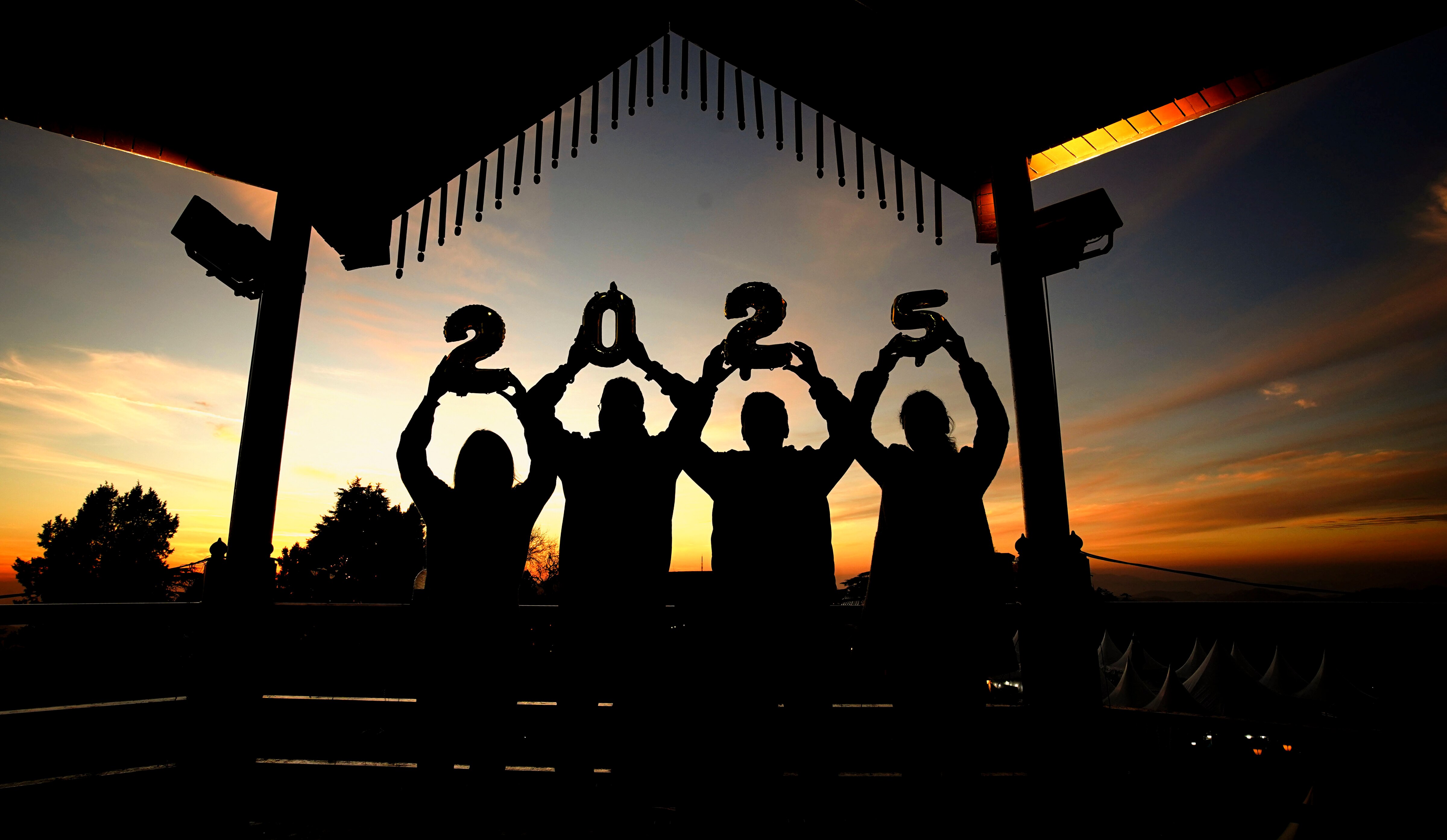 सर्दी पर नए साल का जश्न भारी