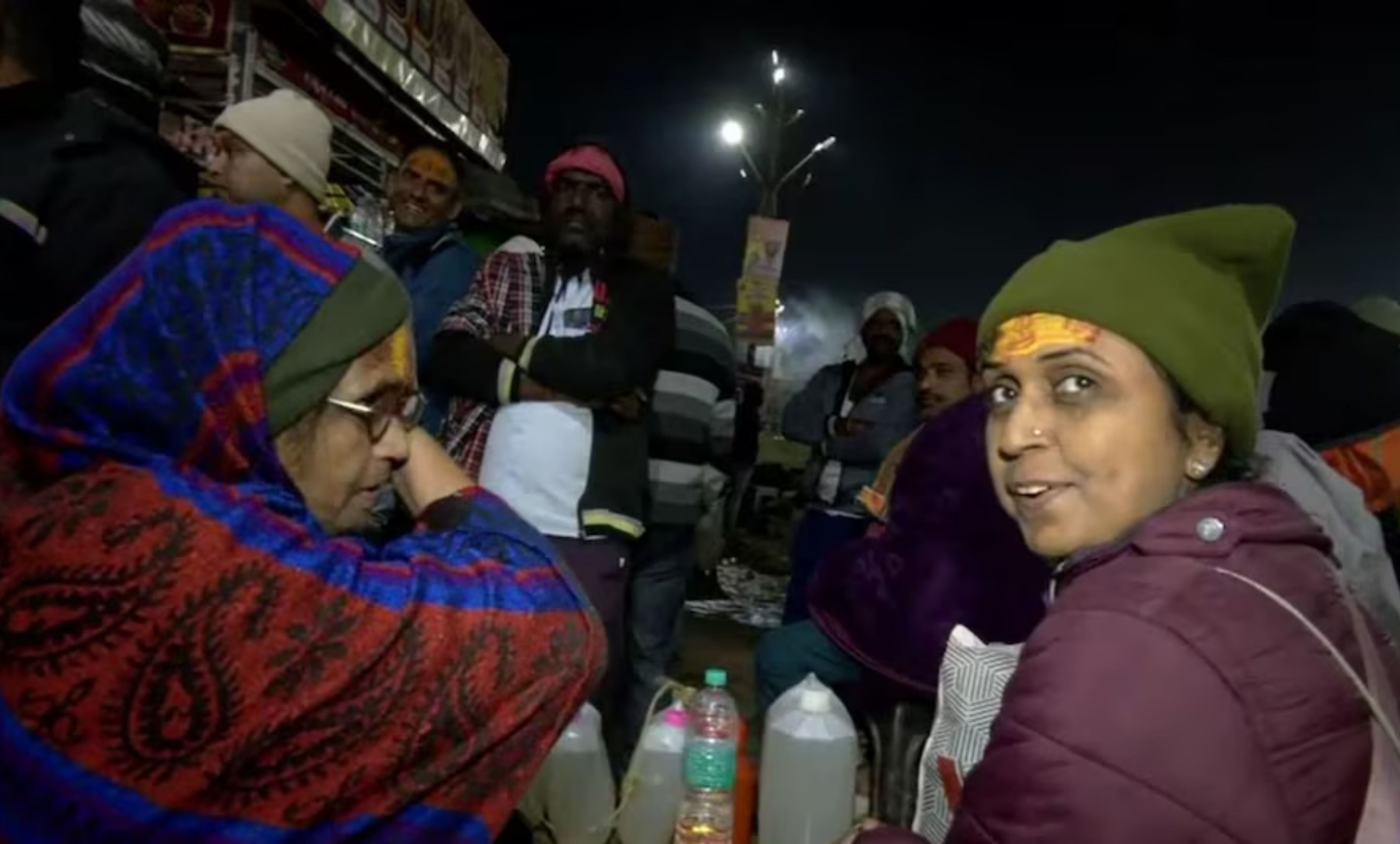 मौनी अमावस्या पर संगम में पवित्र स्नान के लिए लाखों श्रद्धालु प्रयागराज पहुंचने लगे हैं.