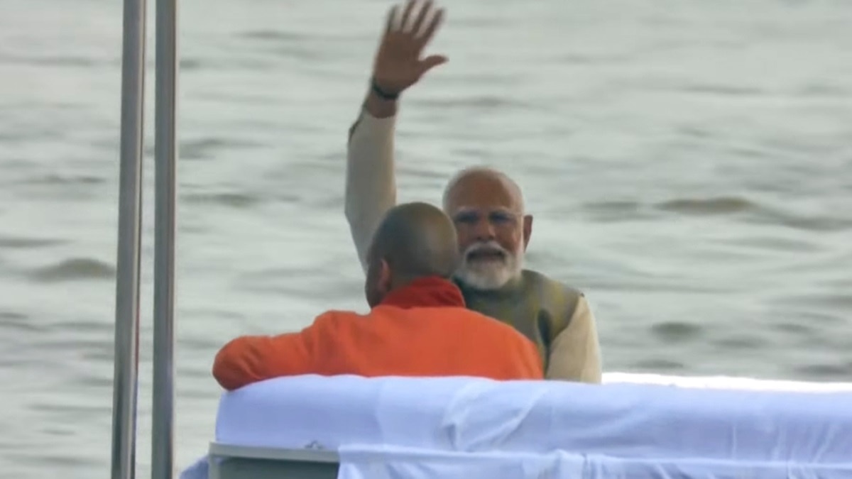 PM Modi kumbh snan
