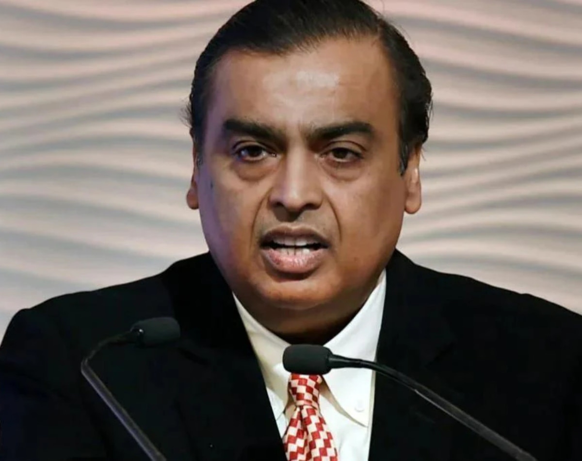 मुकेश अंबानी अमीरों की लिस्ट में इस नंबर पर