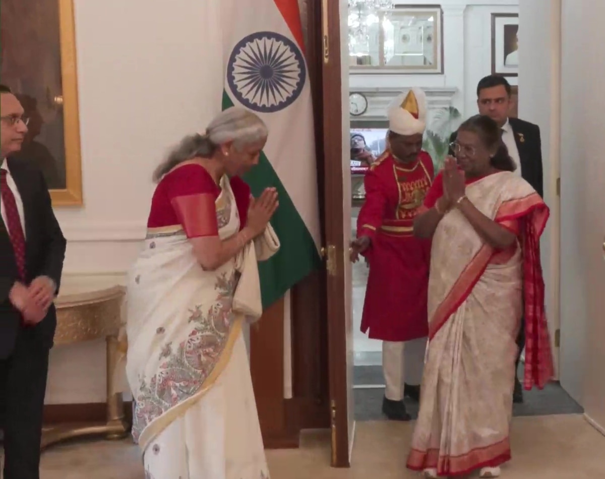 राष्ट्रपति को दी बजट की जानकारी