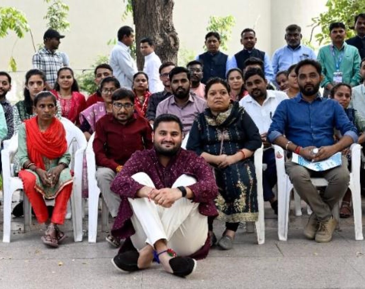 दिव्यांग बहनों को शादी के लिए 10-10 लाख रुपये 