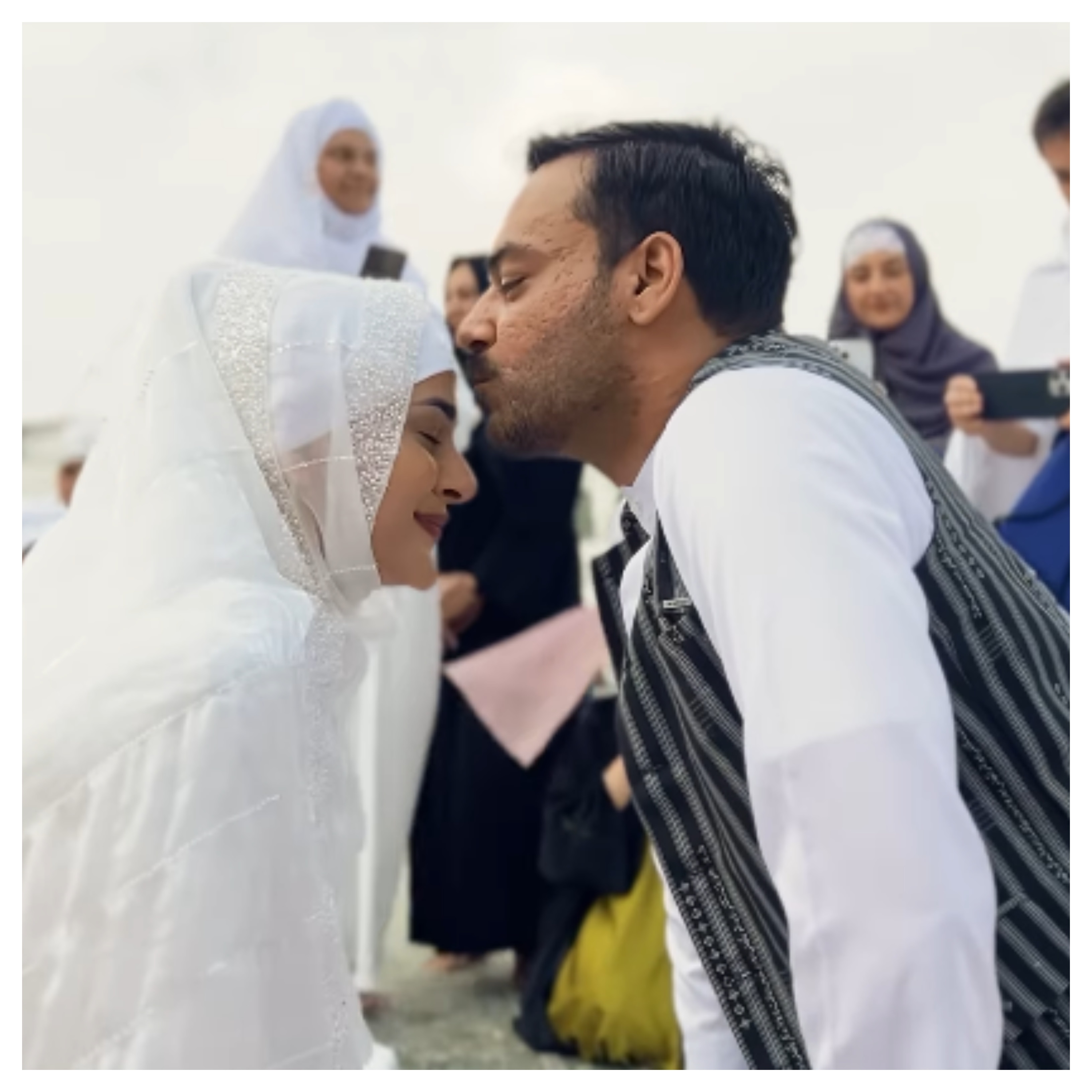 कुब्रा खान और गौहर रशीद 