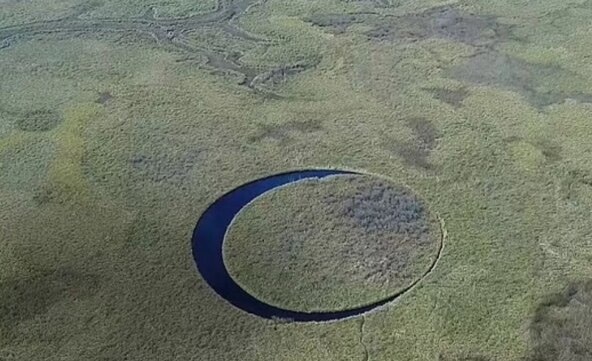 तैरती हुई 'आंख' या एलियन बेस?