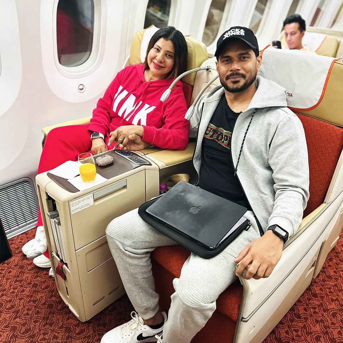 अविनाश द्विवेदी, संभावना सेठ