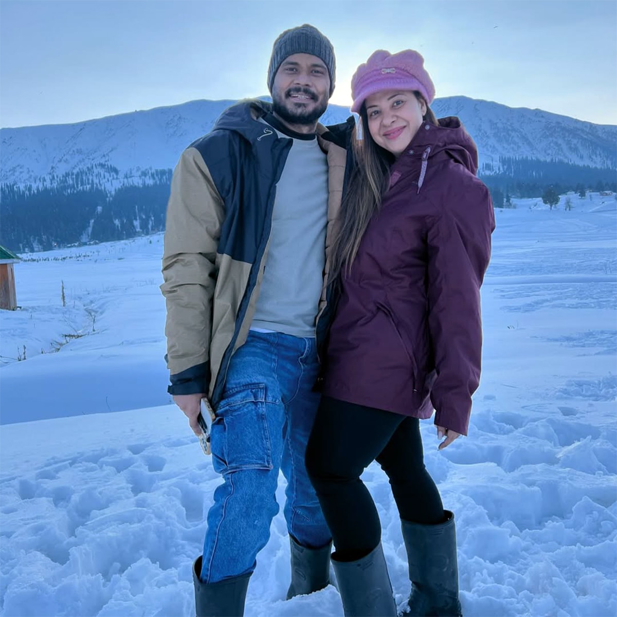 अविनाश द्विवेदी, संभावना सेठ