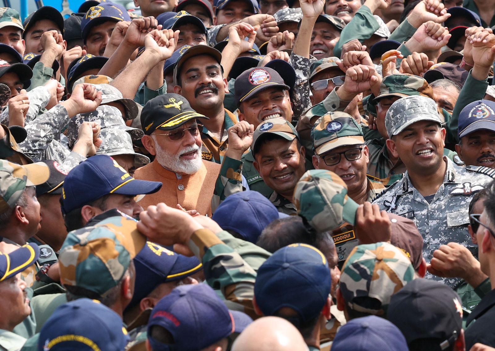 PM Modi with airforce jawans
