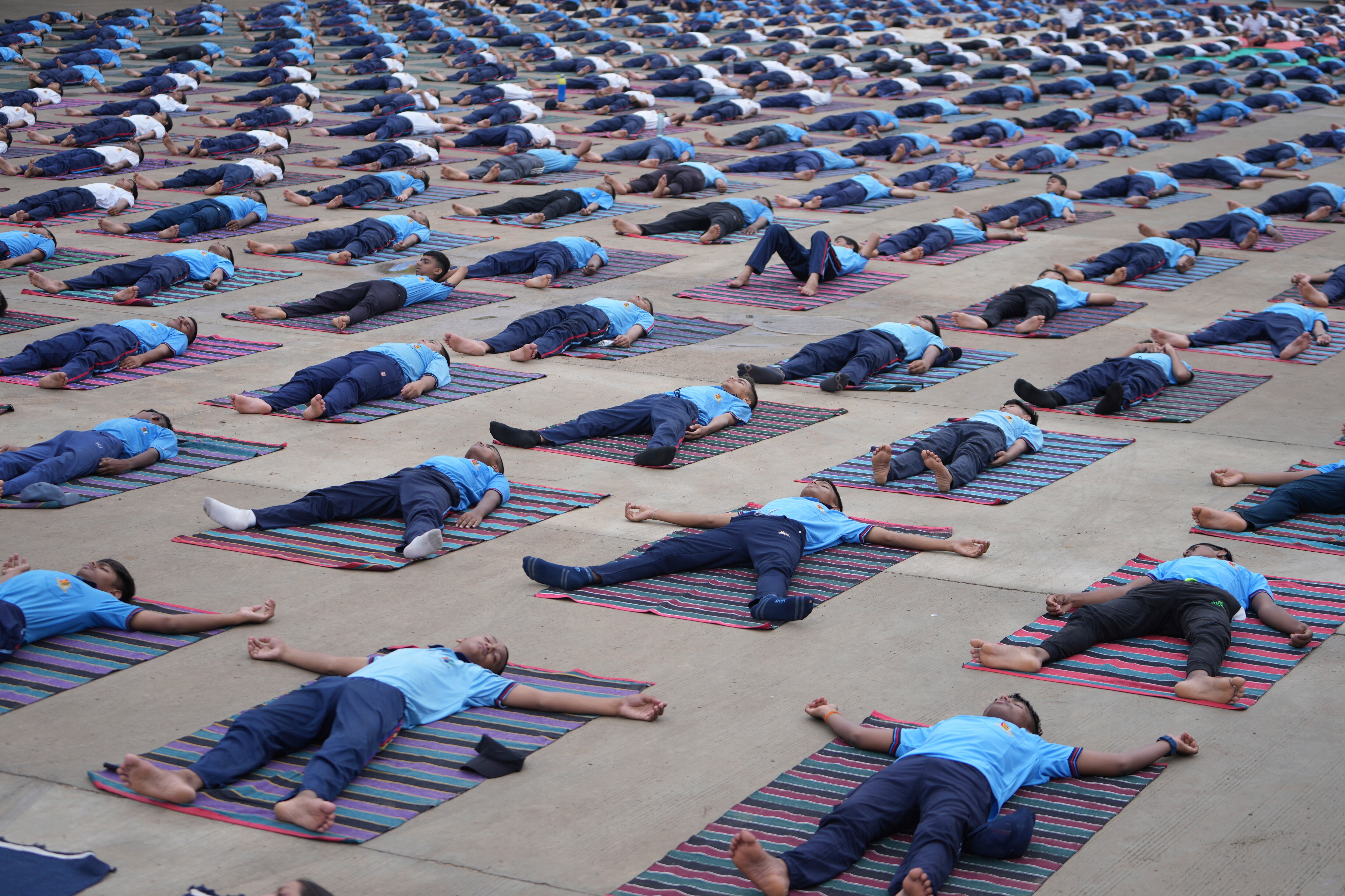 International Yoga Day: अहमदाबाद में अंतर्राष्ट्रीय योग दिवस से पहले राष्ट्रीय कैडेट कोर के कैडेटों ने योगाभ्यास किया (AP)