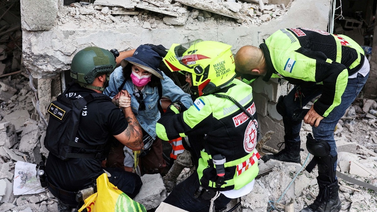 ईरानी मिसाइल हमलों के बाद इजरायल में मची तबाही का मंजर