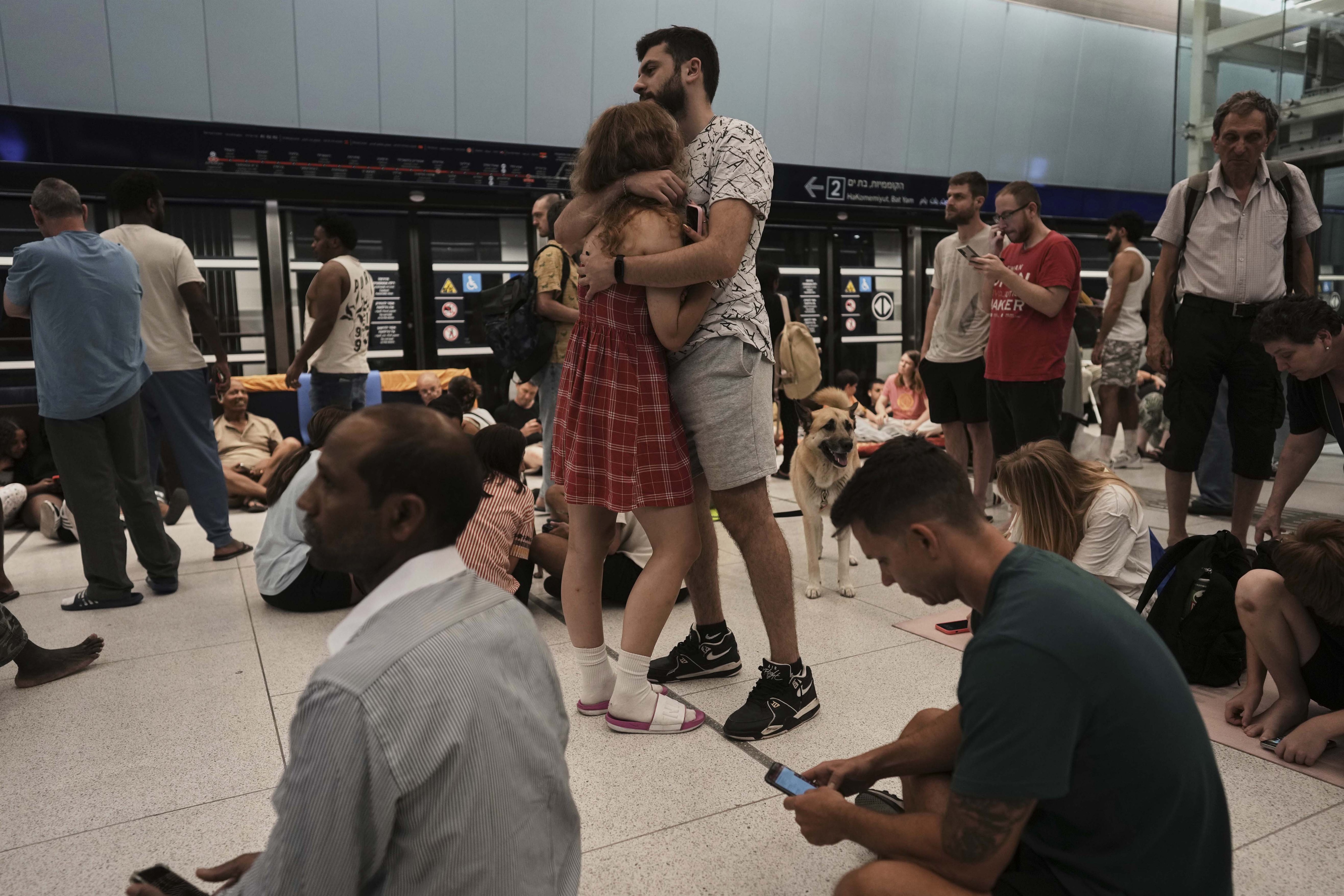 इजरायल में आम जीवन के लिए जूझते नागरिक