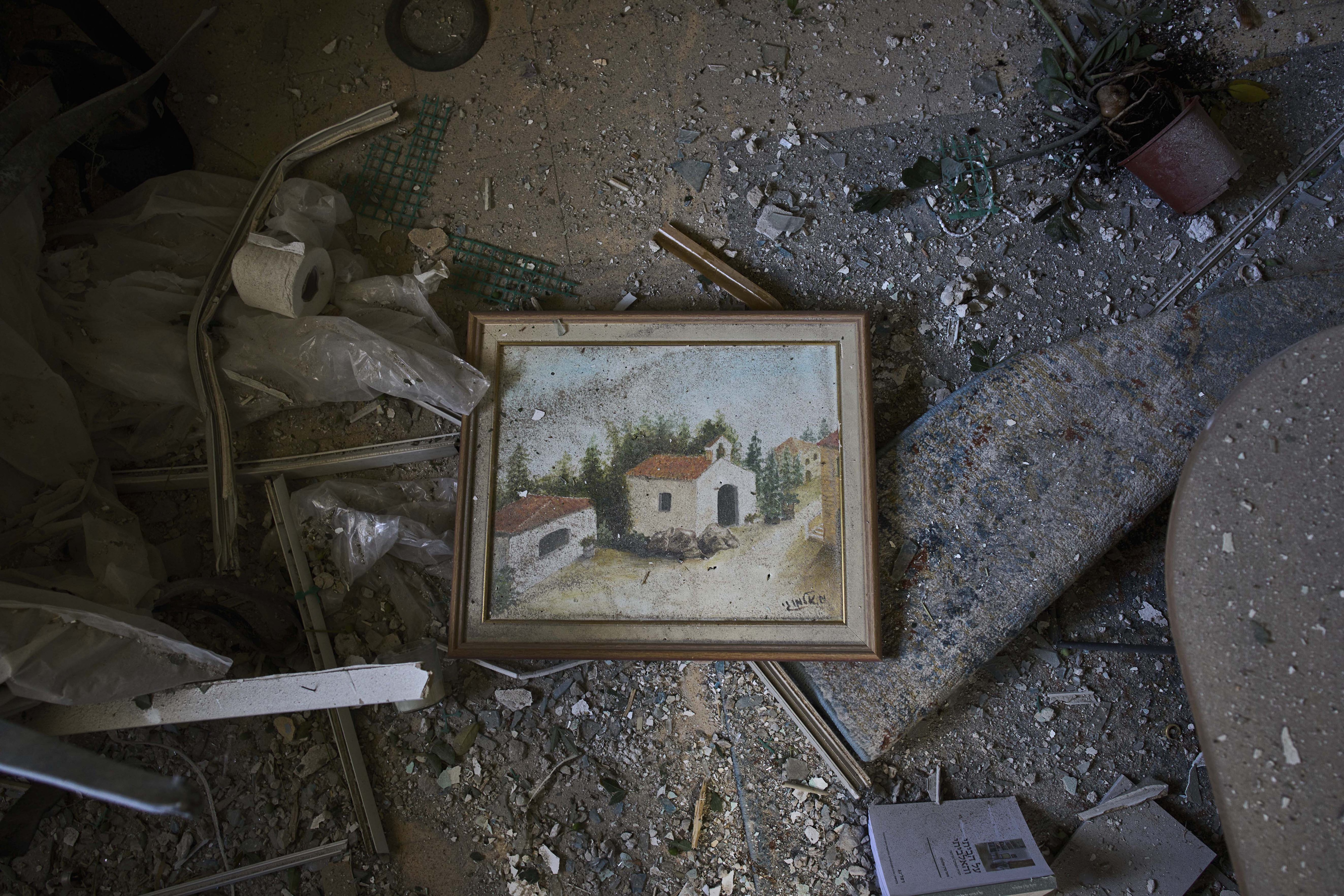 ईरान-इज़राइल संघर्ष के बीच इज़रायल में आम जीवन के लिए जूझते नागरिक