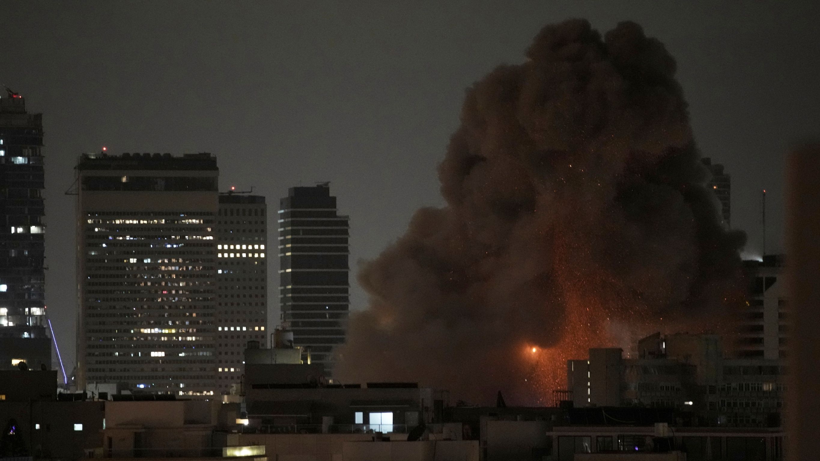 परमाणु प्लांट, एयरपोर्ट, गैस फील्ड, मिलिट्री अड्डे... तस्वीरों में देखें ईरान-इजरायल में हुई तबाही