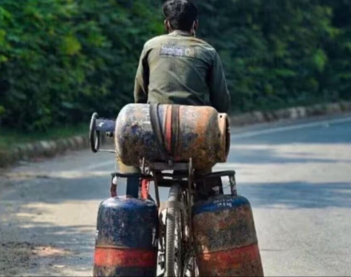 पहला बदलाव- LPG सिलेंडर हुआ सस्ता    